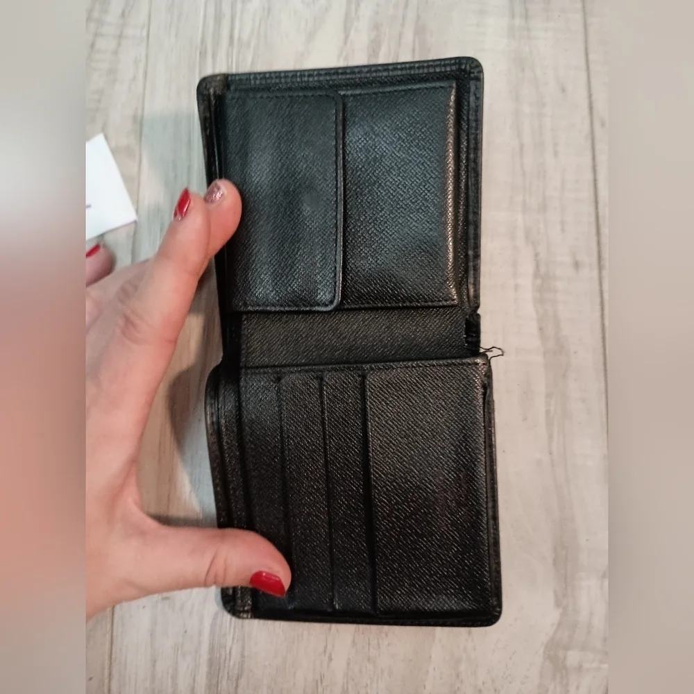 LOUIS VUITTON Marco Black Epi Leather BiFold Wallet